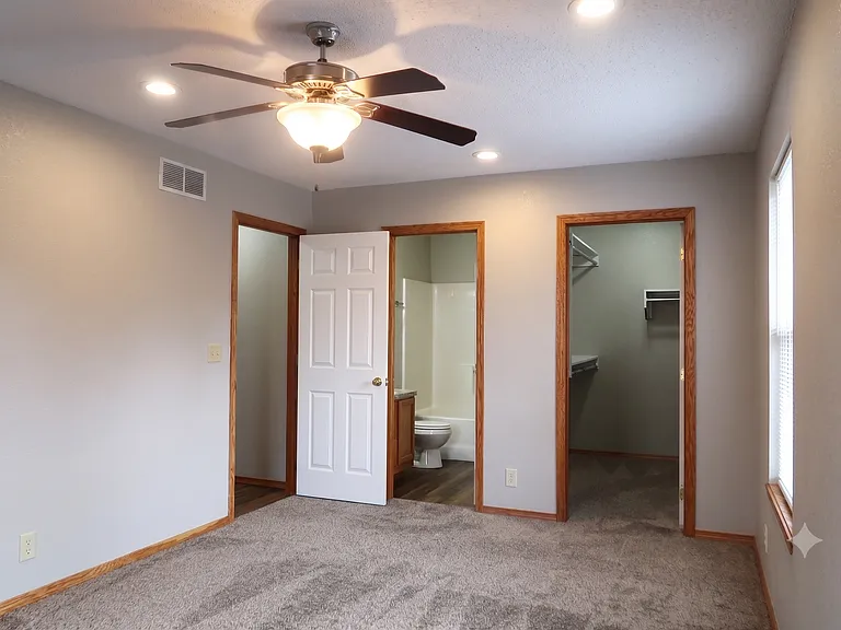 123 N Florence St — Photo 9