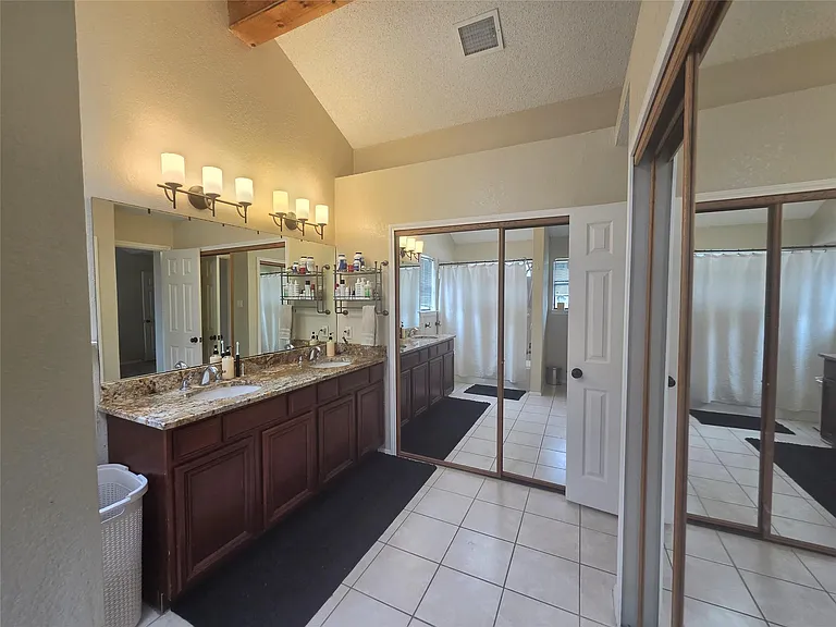 1604 Kimmerling Ln — Photo 11