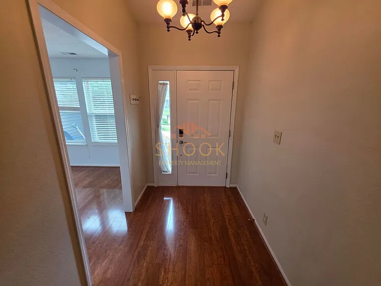 1620 Lionheart Ln — Photo 3
