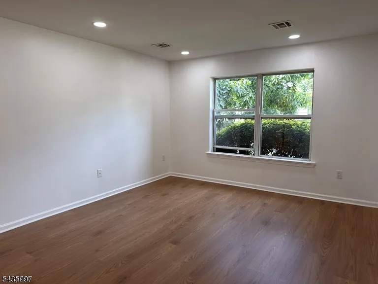 901 Stuyvesant Ave #106 — Photo 9