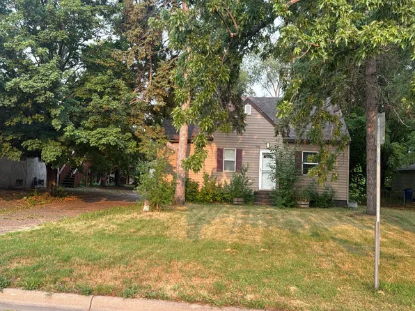 7630 Greenfield Ave, Mounds View, MN 55112