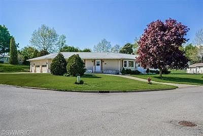 1st image of 5525 Rockbluff Dr NE