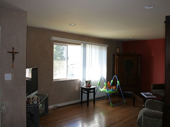 3rd image of 2747 Mayfield Ave