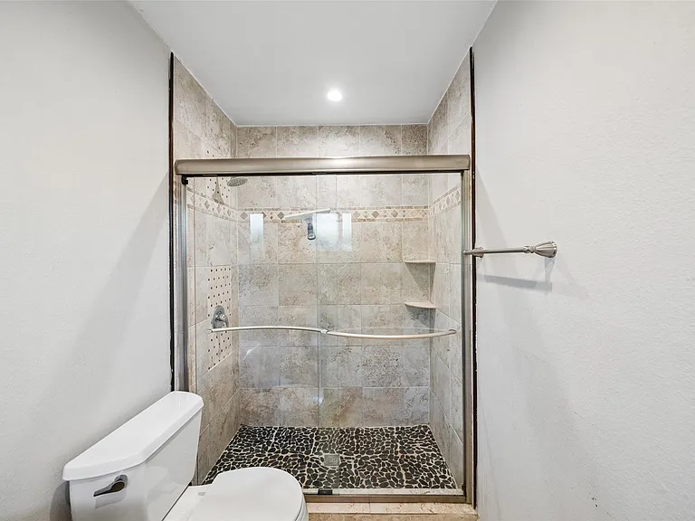 311 Hawthorne St #16 — Photo 15