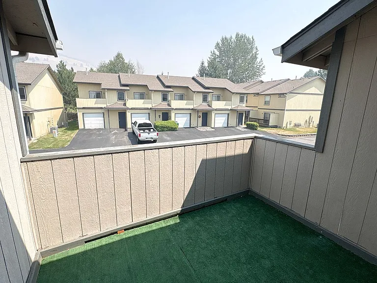 2 bed, 2.5 bath, 1350 sqft, $1,325 — Photo 15