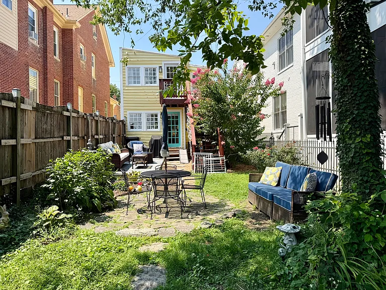 122 N Washington St — Photo 20