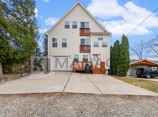 207 Charlotte Dr, Novi, MI