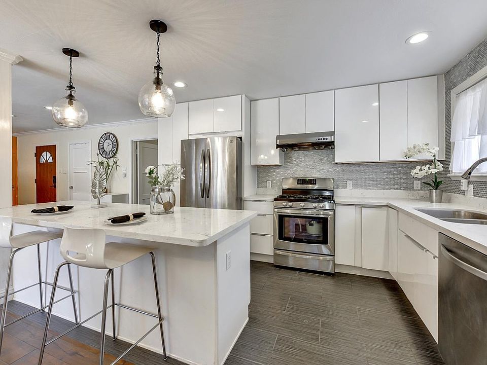 1st image of 216 Indio Dr