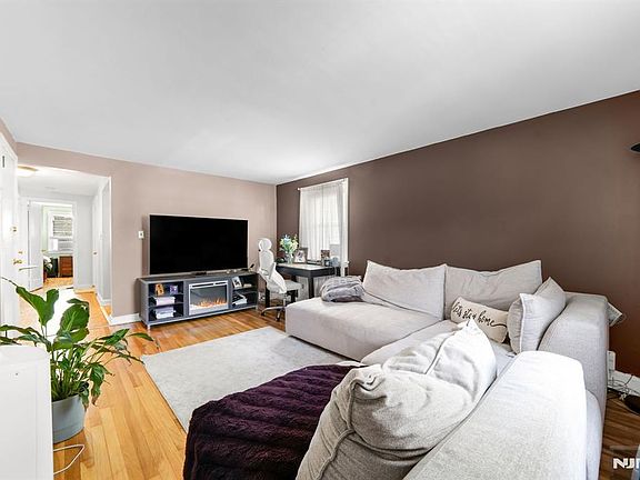 5th image of 33-35 7th Street