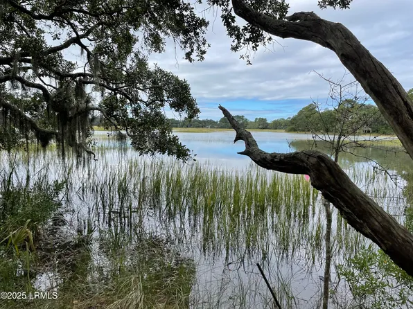 2 Riverview Dr, Beaufort, SC 29907