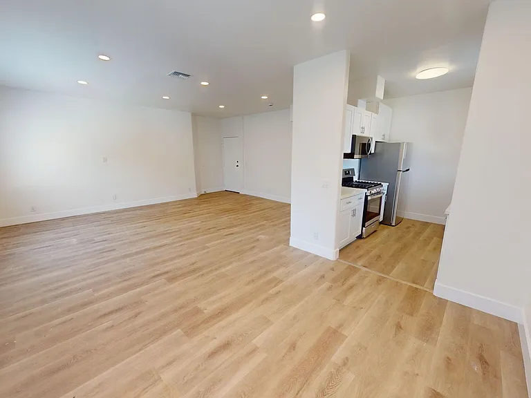 5804 Woodman — Photo 14