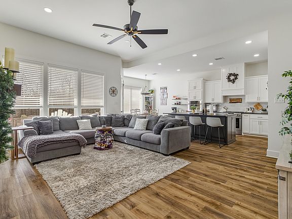 2nd image of 622 Bella Vista Loop