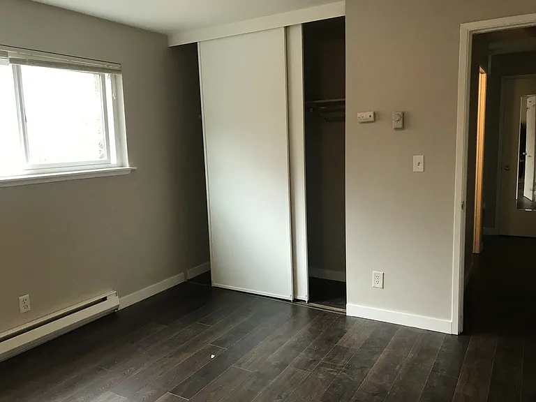 527 Summit Ave E — Photo 8