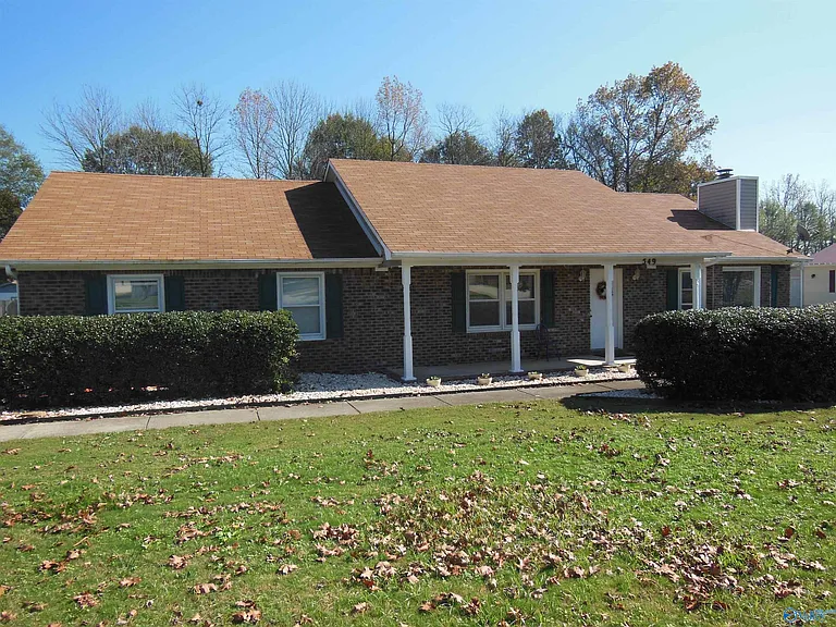 549 Wade Rd SE — Photo 2