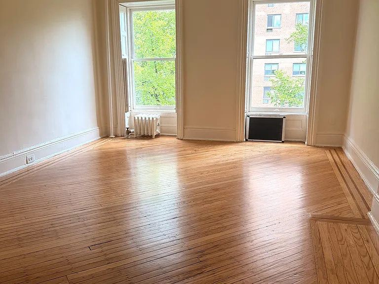 28 Saint James Pl #3-A — Photo 4