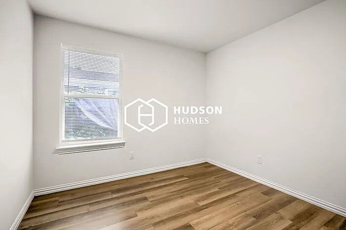 413 Lottie St #B — Photo 10