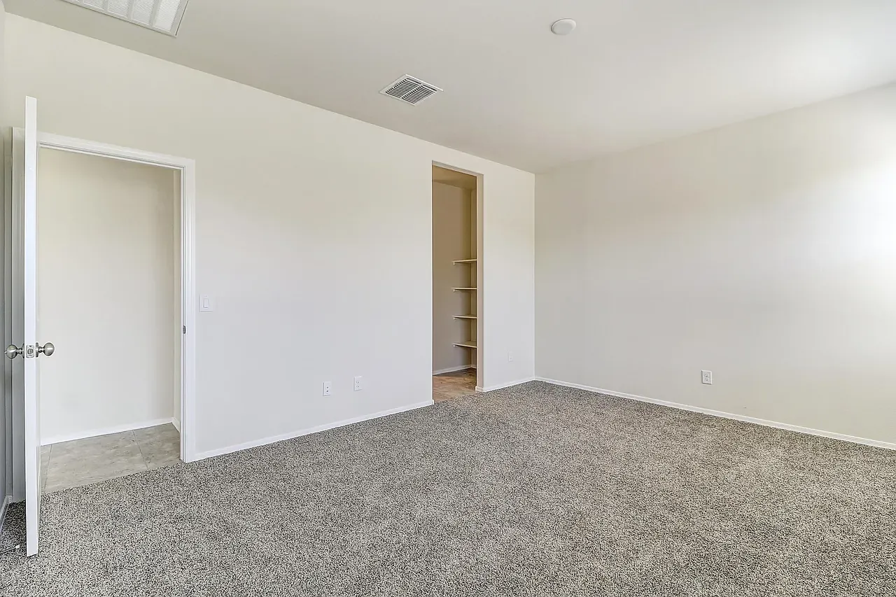 4 bed, 1795 sqft, $2,200 — Photo 4