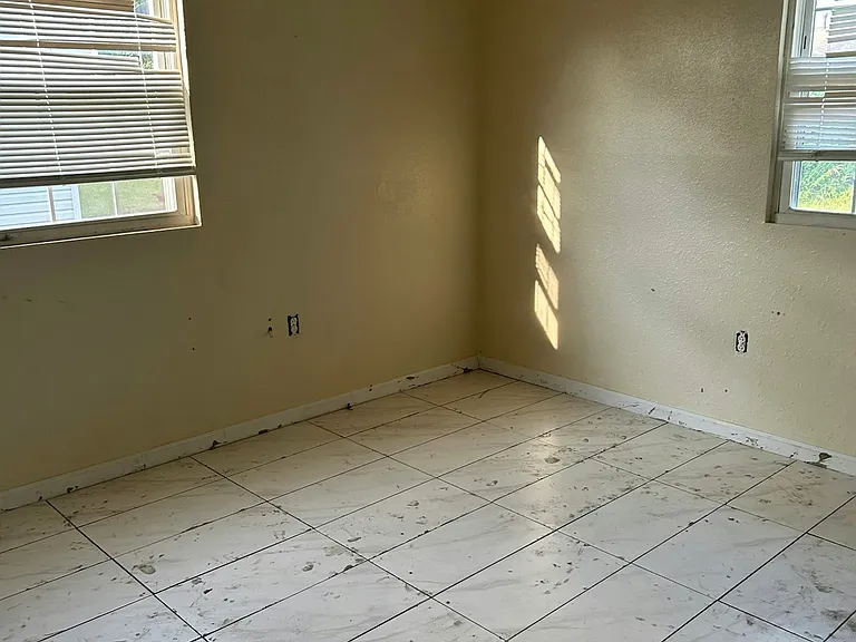 1808 S Gettysburg Ave — Photo 14