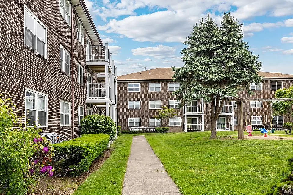 1st image of 13 Kenmar Dr #19-16
