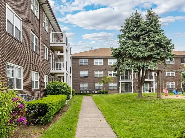 Pondsview Apartments
