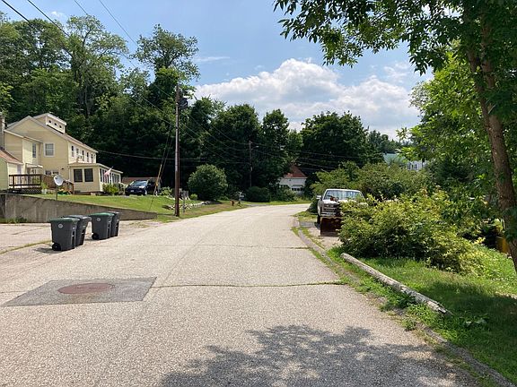 4th image of 24 Dundee Ave