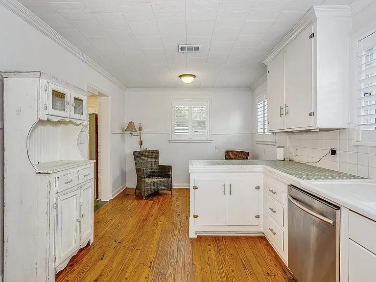 1812 E Avery St — Photo 2