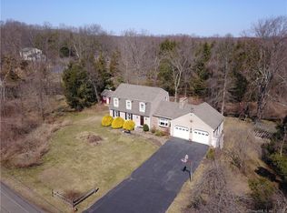 21 Amos St, Hamden, CT 06518