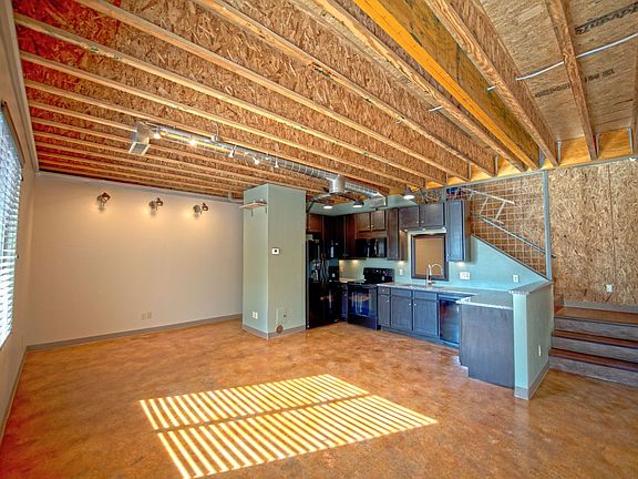 4th image of 1504 NE 8th St Unit 1