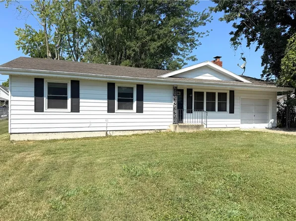 1005 S 3rd St, Effingham, IL 62401