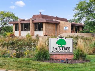 450 Raintree Ct Unit 2N, Glen Ellyn, IL 60137
