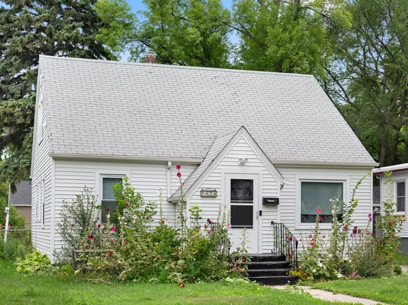 2020 2nd Ave N, Grand Forks, ND 58203