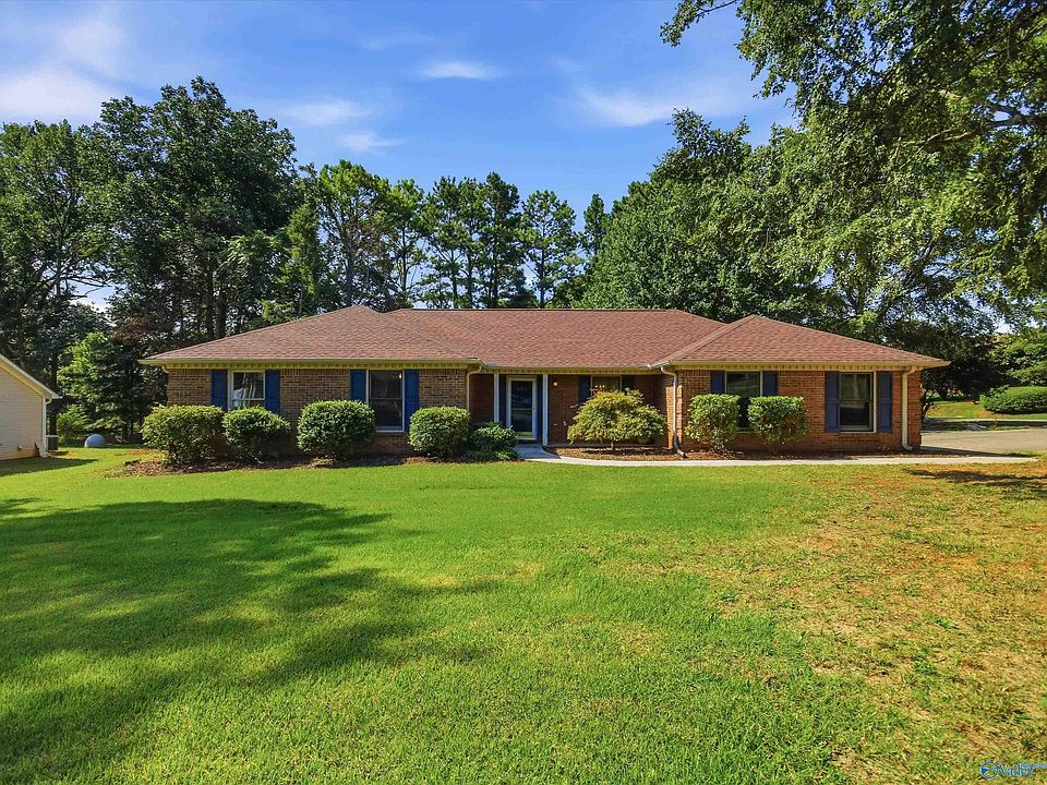 1st image of 220 Bent Oak Cir