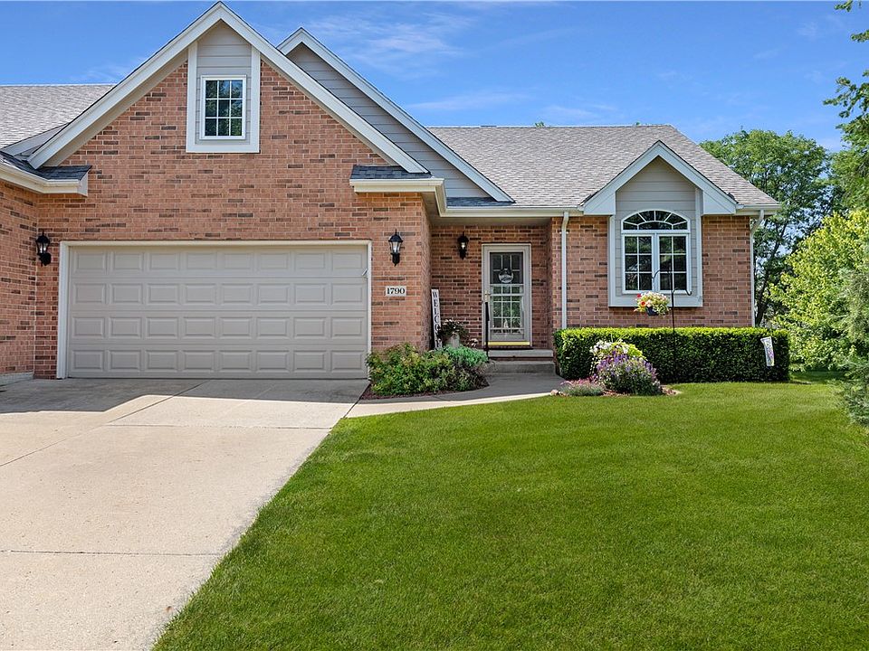 1st image of 1790 SE Birchwood Cir