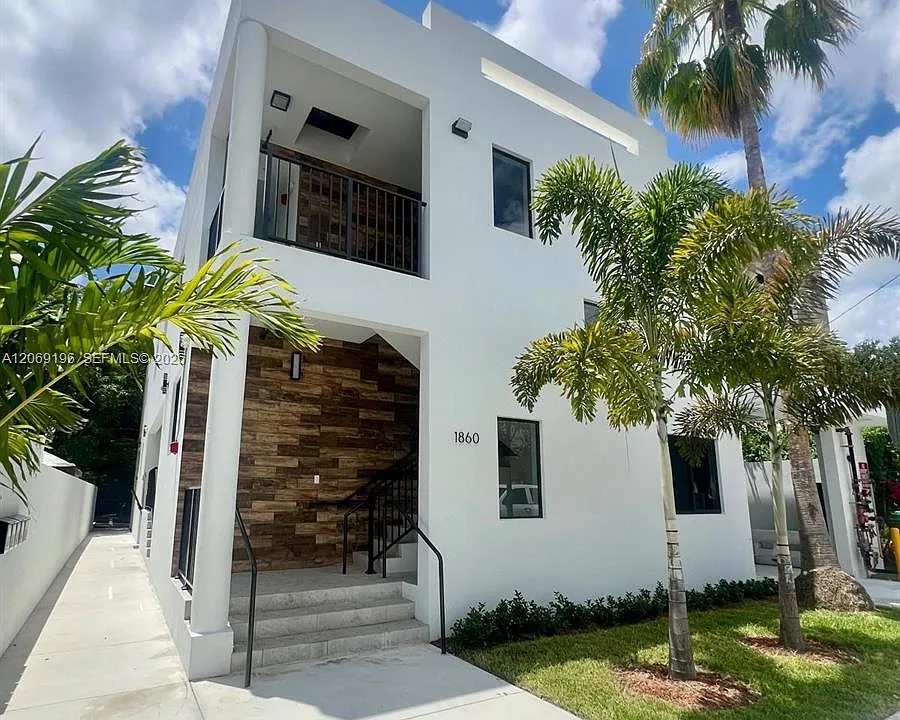 1860 NW 19th St #201