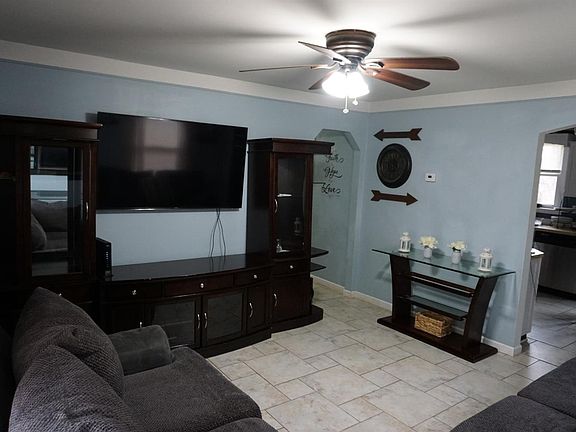 3rd image of 2128 Buckingham Ave