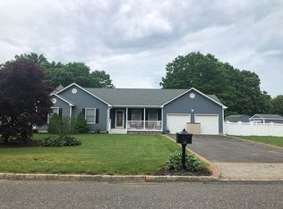 55 Fairway Dr, Wading River, NY 11792