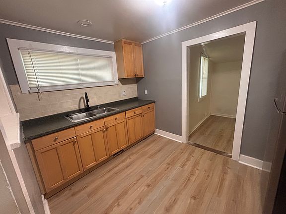 2nd image of 643 Lookout St