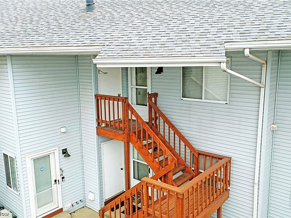 4th image of 1025 Harbor St APT 35
