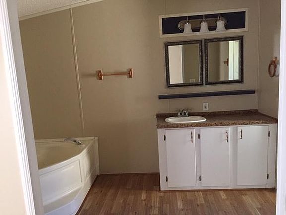 3rd image of 938 Bens Ln