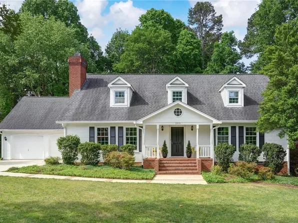 200 Stafford Oak Dr, Jamestown, NC 27282