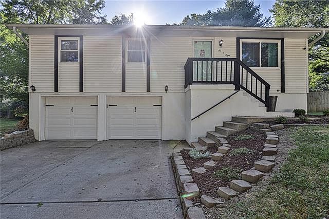1st image of 608 NE Sunnybrook Dr