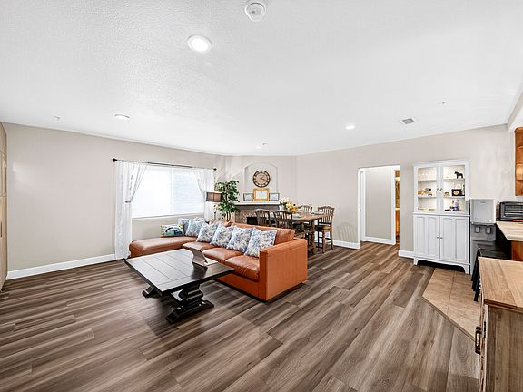 3rd image of 3745 Farquhar Ave