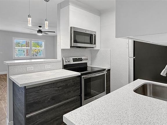 4th image of 801 NE 18th Ct APT 206