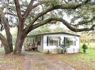 106 Hayes Ave, Interlachen, FL 32148