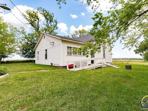9986 238th Rd, Holton, KS 66436