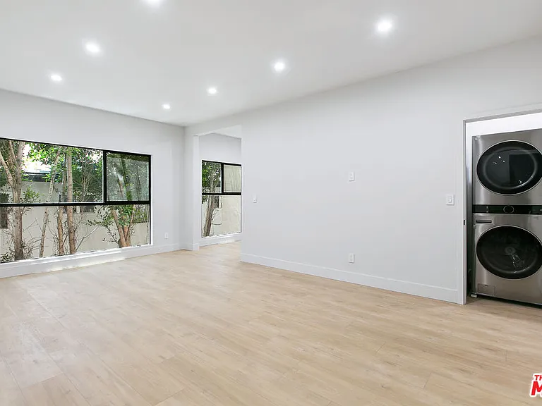 7229 Willoughby Ave #15 — Photo 1