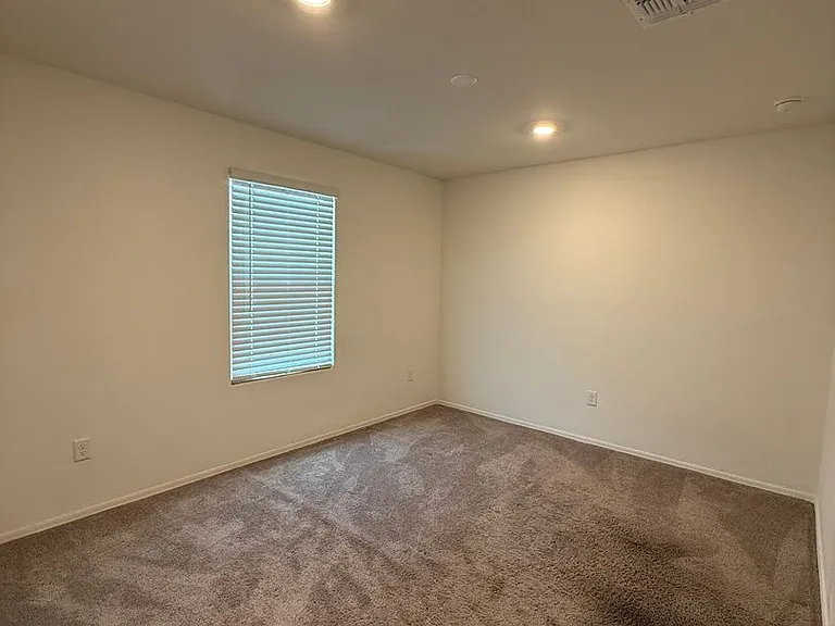 1127 E Descent St — Photo 16