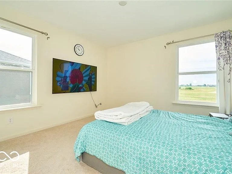 8255 Carnegie Ln — Photo 6