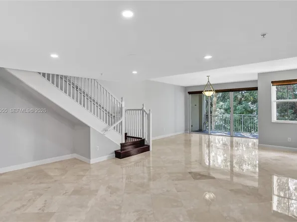 7564 SW 102nd St #211, Pinecrest, FL 33156