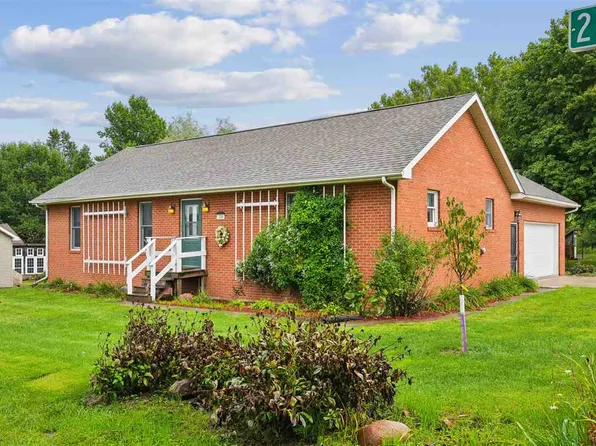 206 220th Trl, South Amana, IA 52334